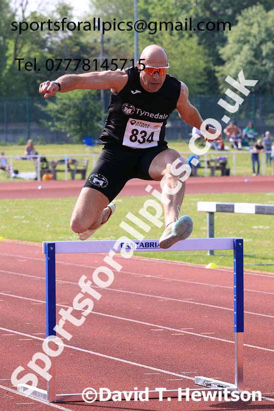 Mens Senior 400 metres hurdles, 2024 North Eastern Track and Field Champs., Middlesbrough.  Photo: David T. Hewitson/Sports for All Pics